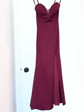 Prom dress🩷 Strapless full length gown with side slit.